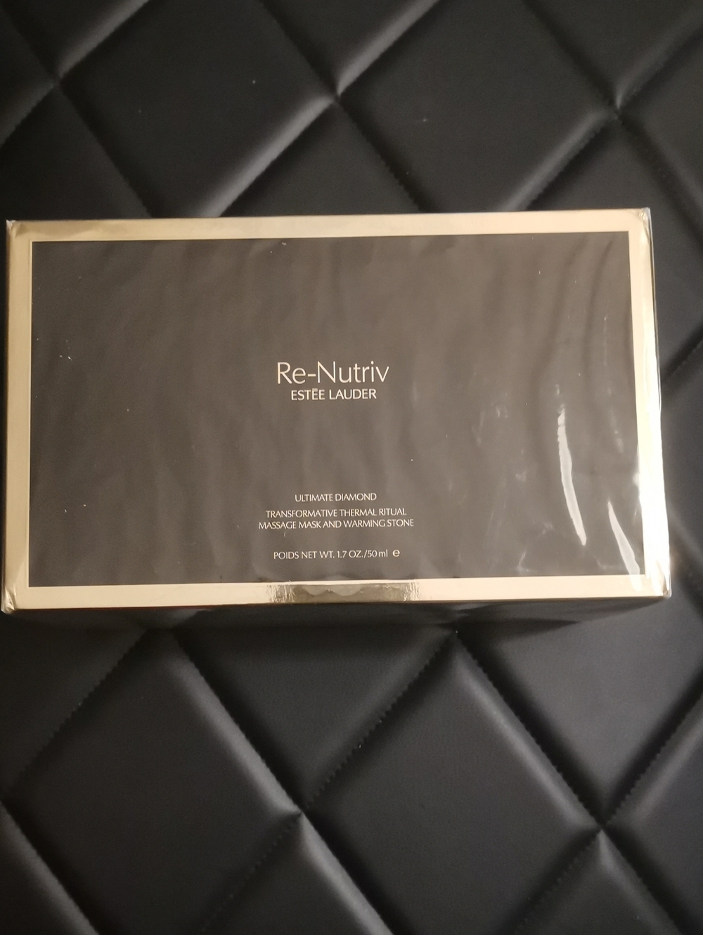 Estee Lauder Re-Nutriv Ultimate Diamond Thermal Mask in Black and Gold